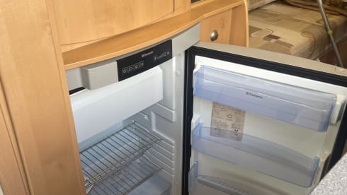 BettyAnn – Wildax Europa Off-Grid 2 berth van 