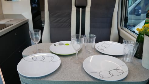 Sun Living Flexo 6.40, 2 couchages - 4 places assises, lits en longueur, climatisation !