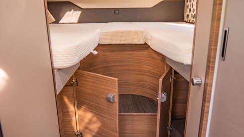 enjoycamper2 – KNAUS VAN TI 650 MEG PARTIALLY INTEGRATED TOP EQUIPMENT IDEAL FOR COUPLES