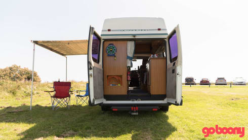 TARDIS – Lasy Daizy. Insurance included.