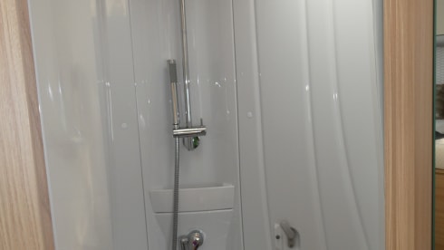 Chili – Burstner Ixeo 30J. Edition with hydr. Lifting supports, body climate and much more