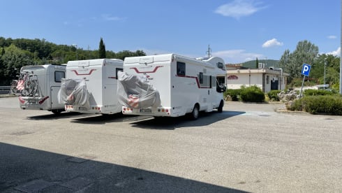 Kronos 284TL – Autocaravana en Alicante/ Torrevieja desde 100€/noche — ¡Vuela y conduce!