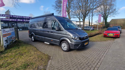 C35 –  Zeer luxe MAN-Knaus camper bus met groot vast bed 