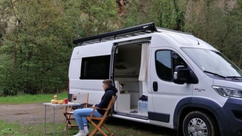 Off-grid adventure met Tollie