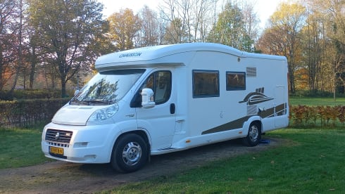 Super cozy spacious challenger eden 602 camper