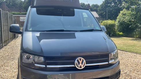 Claude – 4 berth Volkswagen campervan from 2015