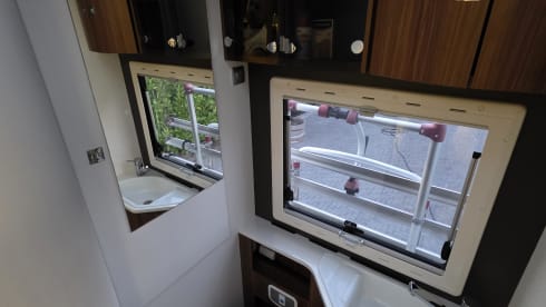 5p Adria Mobil semi-integrated uit 2016