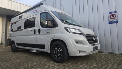 The nardo grey lander  – 2p Carado bus from 2019