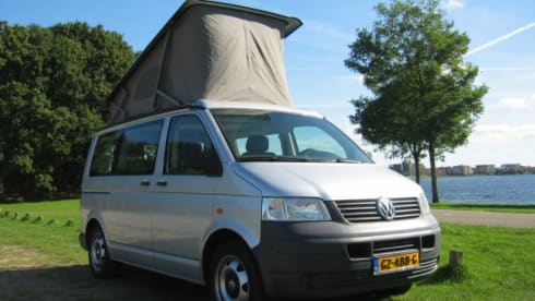 Bulli 2 – Budget bus camper Volkswagen California T5