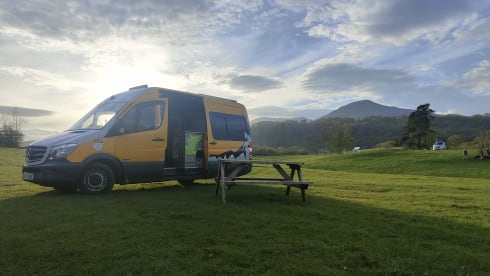 NC500 – Off-grid 2 berth MWB Mercedes Sprinter