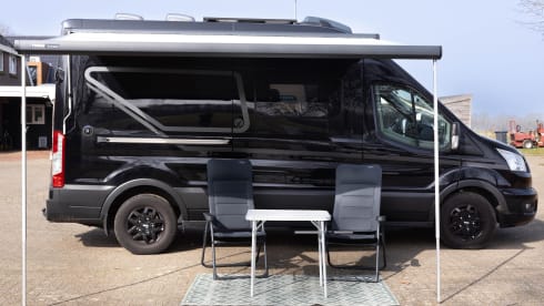 mooie bus 2 persoons Ford camper uit 2023 met luxe inrichting