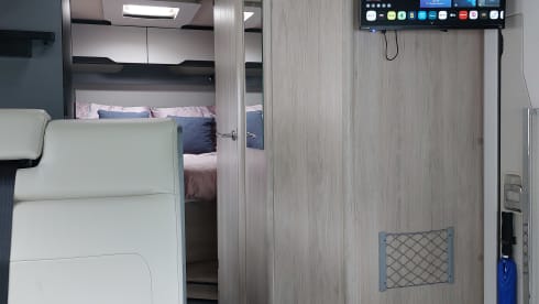 Autotrail F-74 automaat uit 2025 met 4 slaapplaatsen 