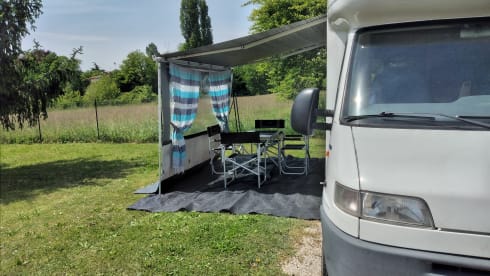 Semi-integrale 4 posti con letto alla francese