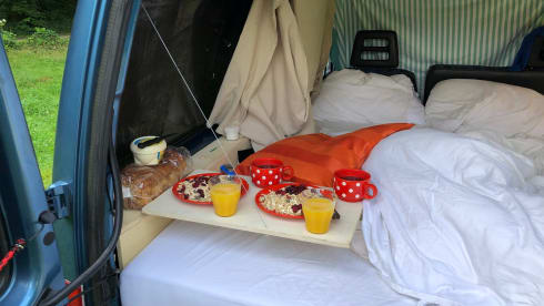 2p Peugeot campervan uit 1998