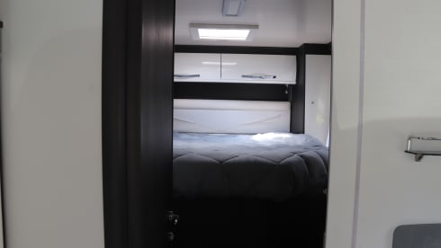 Roadhouse camper naam roadsurfer – 4p Roller Team semi-integrated from 2021