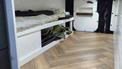 Luxuriöser, autarker Campervan mit Automatikgetriebe.