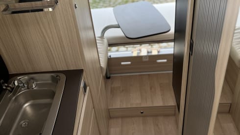 Dreamer Camp 5 – Spacious campervan for 4 to 5 people (sitting & sleeping)  