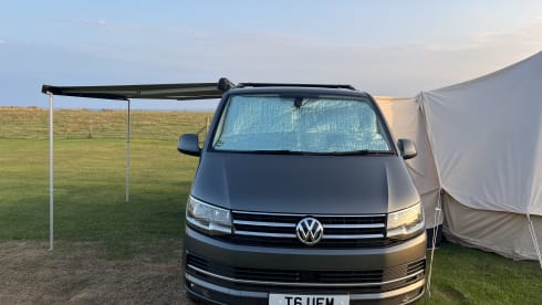 Carol – 2019 VW T6 Caravelle, 4 berth + a cosy bell tent & stove!