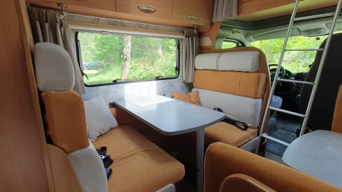 Lucky – Spacious and complete camper (7p-2012-euro5)