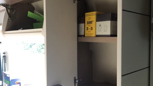 Exceptional 4 berth pop top family campervan from Malibu