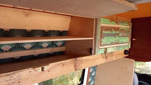 2p Volkswagen bus uit 2011