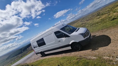 Dream Camper – Spacious LWB VW Crafter