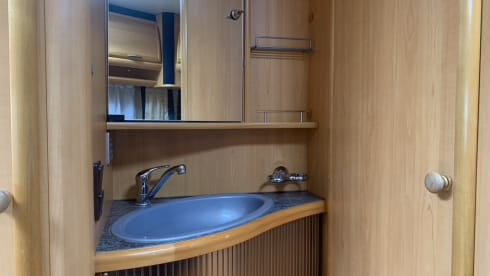 3 people LMC semi-integrated from 2001 for a wonderful holiday