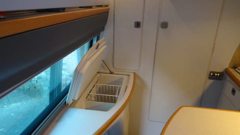 James Cook – Nice 4-person camper van: Adventure with comfort