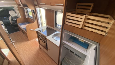 Cel4night – 7-seater overcab motorhome