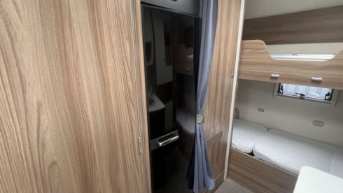 Robyn – Robyn - 6 Berth Luxury Motorhome