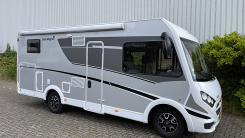 13/21 – Luxurious, complete camper with length beds and a pull-down bed!