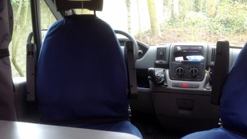 “Bakkie” – Compact bus camper Adria Twin for rent