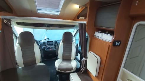 Very neat 6m camper for 3 people. Compact yet spacious!