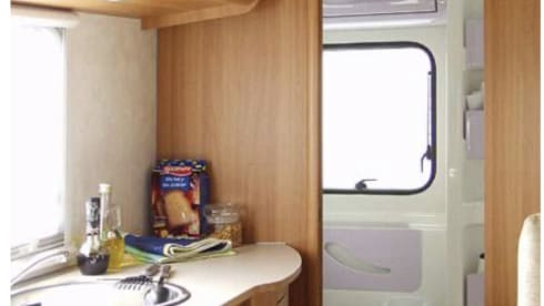 Elia – Camper 6 posti letto e viaggio