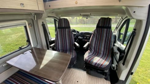 Fijne compacte buscamper – 2-person Pössl bus from 2012