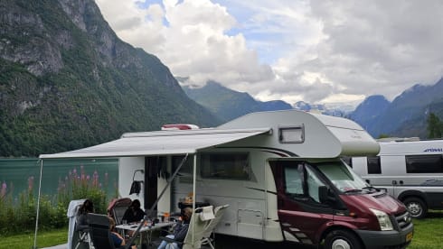 Family camper with bunk bed, 6 persons - Sunlight Alcove from 2009