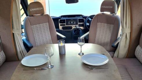Flash – Chausson Flash 10 with electronic drop down bed