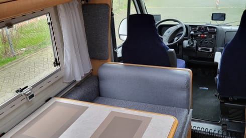 RELAX  – Challenger Semi-Integrated from 2001 WITH WIFI