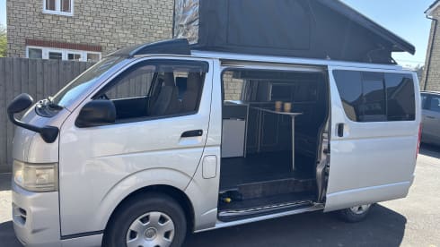 Yoshi – 4 berth Toyota campervan from 2010