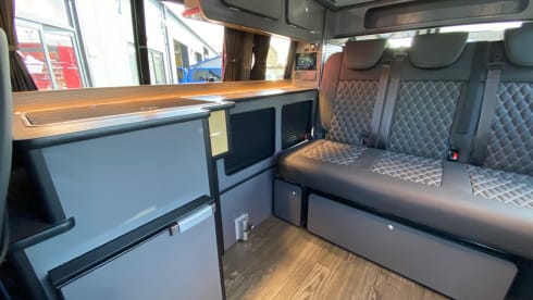 VW Campervan SWB – VW Transporter 6.1 | Camper King Brand New Conversion 