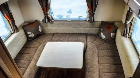 Fiat Ducato - Swift Escape 686 (6 Schlafplätze, Lounge in U-Form)