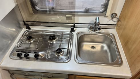 Sharky – 4p Ford Westfalia bus 