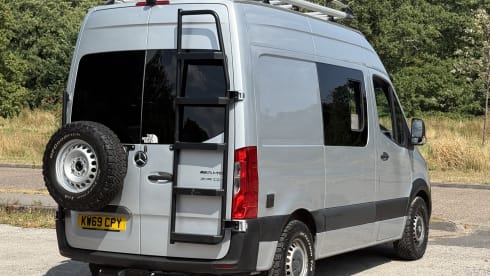 The North Mate – 3-persoons Mercedes-Benz campervan uit 2019