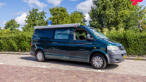 Menoenie – 4-person Volkswagen camper van