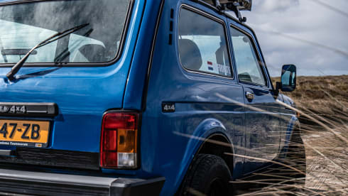 Pjotr – Lada Niva 4x4 met daktent