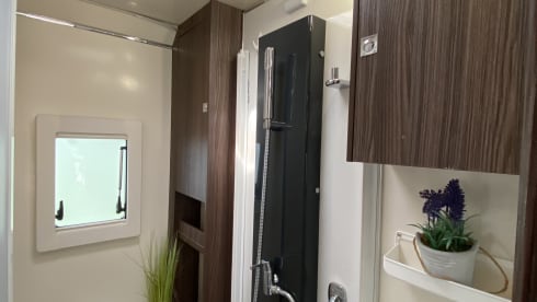 Beni – Bungalow semi-integrato Benimar a 3 posti letto, costruito nel 2017.