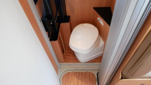 2p Pössl bus uit 2016