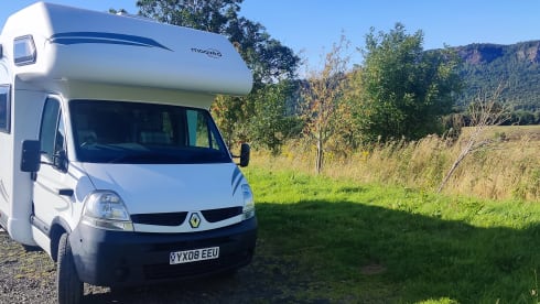 Fantastic, Family Sized Motorhome for Rent - 4 (6) berth