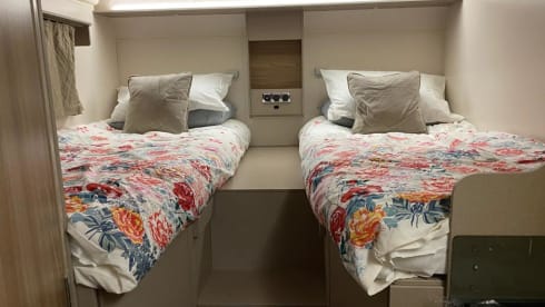 Ash – Luxury 6 Berth Motor home Perfect for Family Escapes