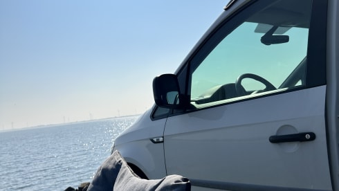 Maxi  – 2-seater Volkswagen campervan from 2018